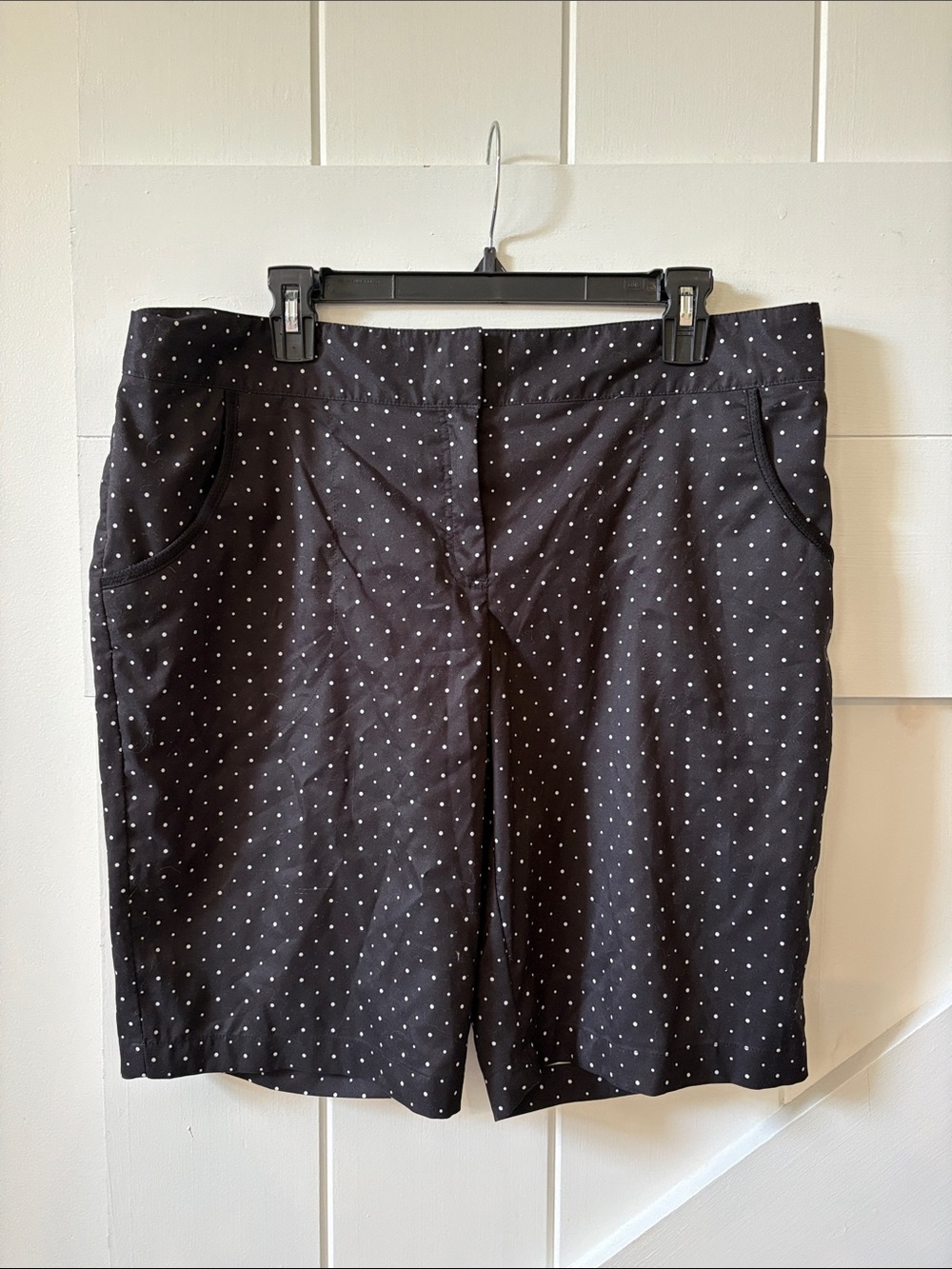 Izod Golf Women's Black White Polka Dot Flat Front Bermuda Short Size 14 Active